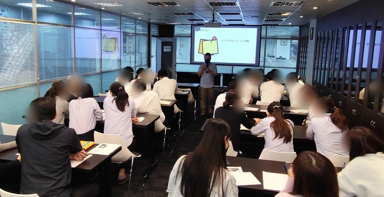 黃柏勲（丹丹老師）企業內訓現場：便利貼分類練習